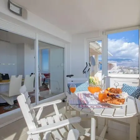 Maia'S Beach Apartment Split Exterior photo